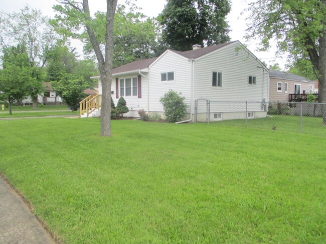 1738 Ballentine St in Waukegan, IL - Building Photo - Building Photo