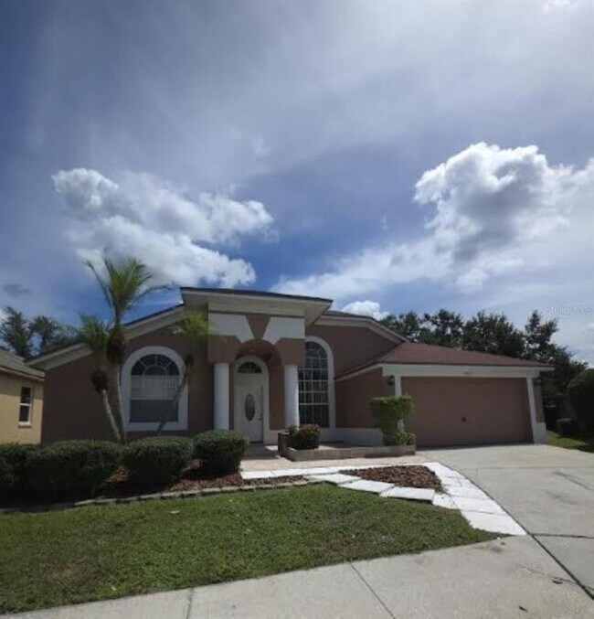 18005 Palm Breeze Dr in Tampa, FL - Building Photo - Building Photo