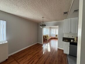 5208 Wilkinson Ave, Unit 4 in Los Angeles, CA - Foto de edificio - Building Photo