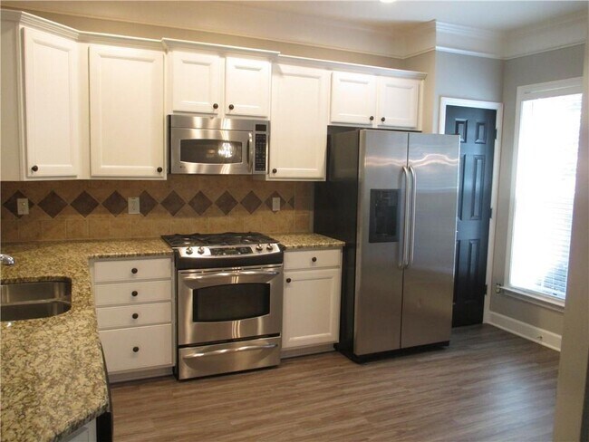 2242 Limehurst Dr in Atlanta, GA - Building Photo - Building Photo