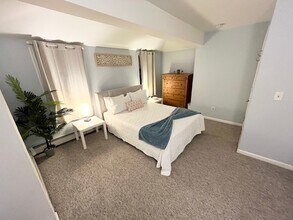 161 Broadway in Milford, CT - Foto de edificio - Building Photo