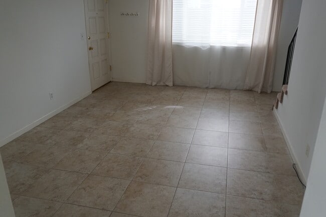 2409 Harriman Ln, Unit B in Redondo Beach, CA - Building Photo - Building Photo
