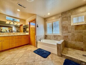 400 Glass Mountain Rd in St Helena, CA - Building Photo - Building Photo