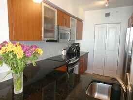 600 S Dixie Hwy in West Palm Beach, FL - Building Photo