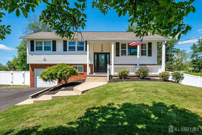 property at 25 Yorktowne Dr