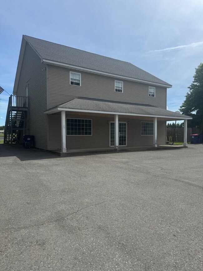 2815 W Church St in Pine Plains, NY - Building Photo - Building Photo