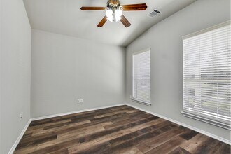 2200 Billy Fiske Ln in Austin, TX - Foto de edificio - Building Photo