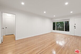 1208 N Crescent Heights Blvd in West Hollywood, CA - Building Photo