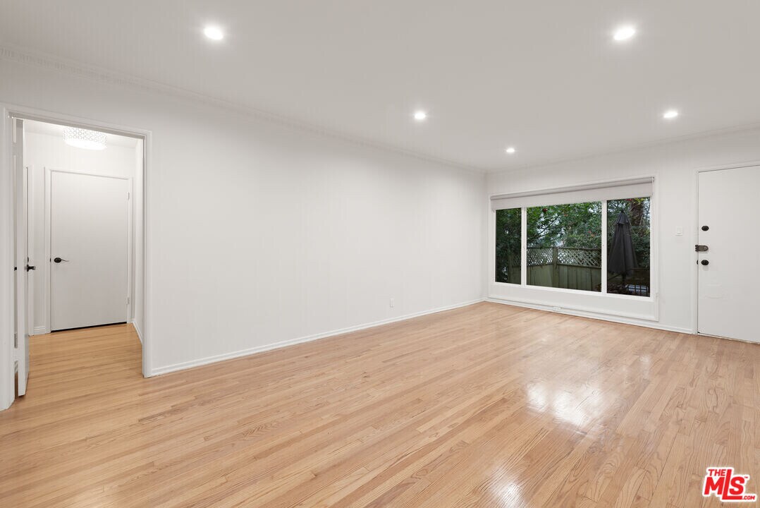 1208 N Crescent Heights Blvd in West Hollywood, CA - Building Photo