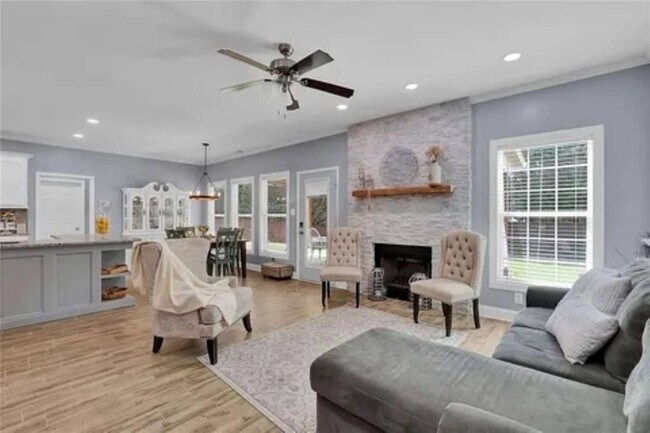 828 Windsor Oak Cir in Lawrenceville, GA - Building Photo - Building Photo