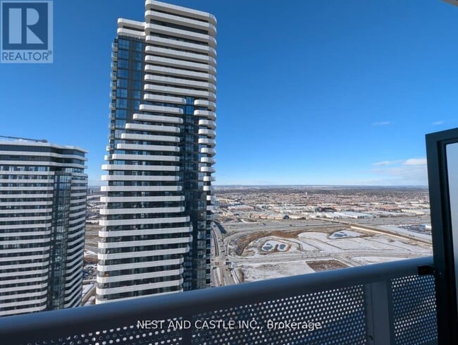 8 Interchange Wy in Vaughan, ON - Building Photo - Building Photo