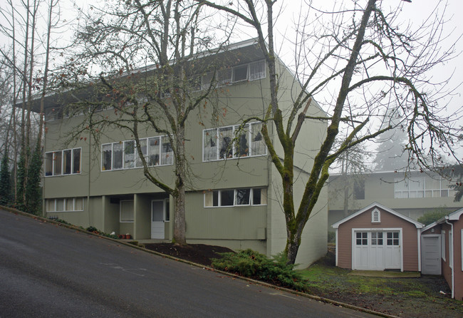 Oakhill Apartments in Roseburg, OR - Foto de edificio - Building Photo