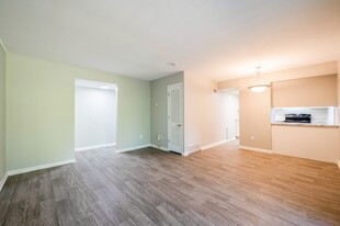 The Life at Edgewater Landing Apartments