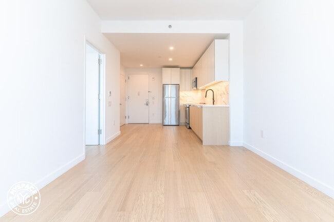 123 Linden Blvd, Unit 46 in Brooklyn, NY - Building Photo - Building Photo