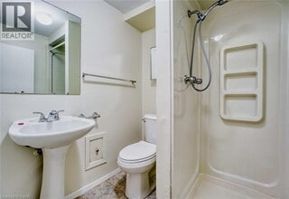 61 High St in London, ON - Building Photo - Building Photo