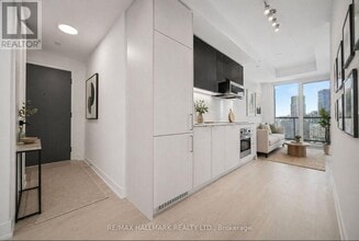 308 Jarvis St in Toronto, ON - Building Photo - Building Photo
