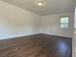 128 1st St in Pequannock Township, NJ - Building Photo - Building Photo
