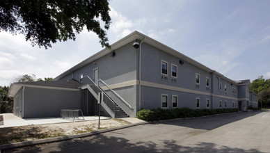 Liberty Studio Apartments in Jacksonville, FL - Building Photo - Building Photo