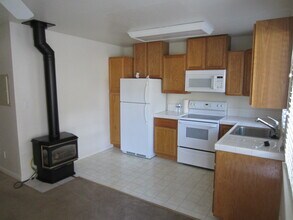 588 Military E in Benicia, CA - Building Photo - Building Photo