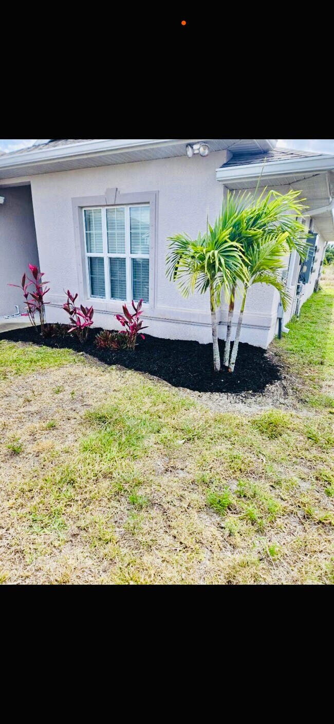 9333 Agate St in Port Charlotte, FL - Building Photo - Building Photo