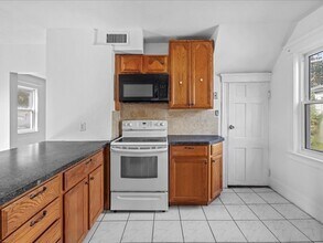25 Clarendon St, Unit 1 in Quincy, MA - Building Photo - Building Photo