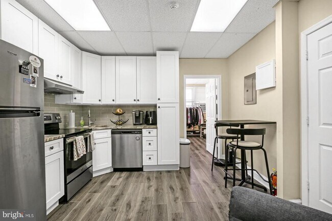 300 Levering Mill Rd-Unit -2 in Bala Cynwyd, PA - Building Photo - Building Photo