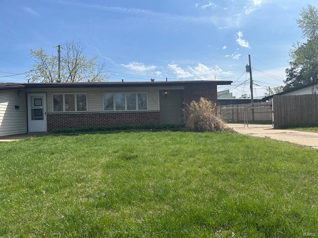 654 Southwell Ln in Florissant, MO - Foto de edificio