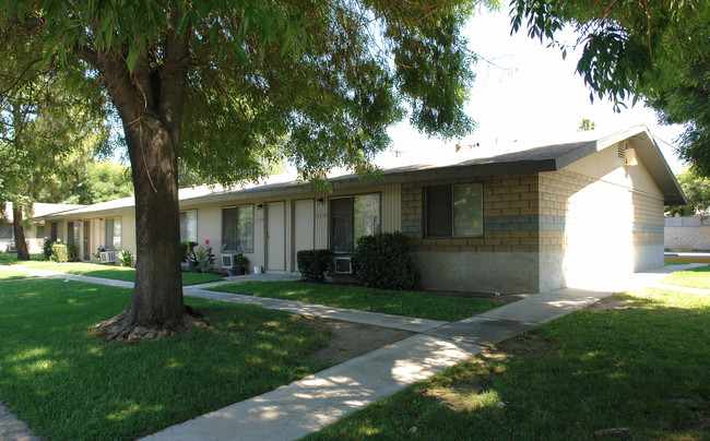 Casa Corona in Ontario, CA - Foto de edificio - Building Photo