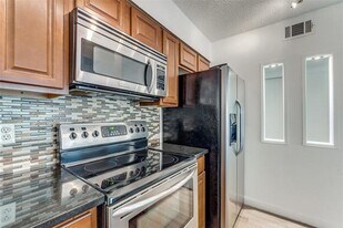 4851 Cedar Springs Rd in Dallas, TX - Building Photo