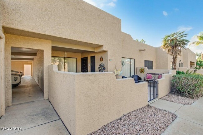 14300 W Bell Rd in Surprise, AZ - Building Photo - Building Photo