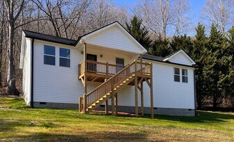 212 Eller Cove Rd in Weaverville, NC - Building Photo