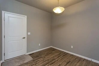 132 Cambridge Dr in West Des Moines, IA - Building Photo - Building Photo