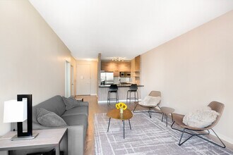 99 Battery Pl in New York, NY - Building Photo - Building Photo