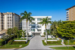 Sand Castle Condos in Naples, FL - Foto de edificio - Building Photo