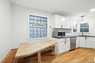 188 Cleveland Ave S in St. Paul, MN - Building Photo