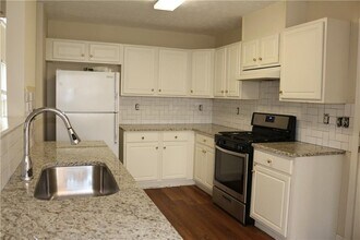 910 Brushy Creek Ct in Suwanee, GA - Building Photo - Building Photo