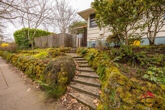 3205 NE Davis St in Portland, OR - Building Photo - Building Photo