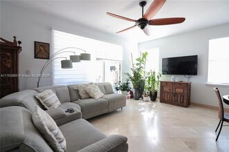 10868 NW 84th St in Doral, FL - Building Photo - Building Photo