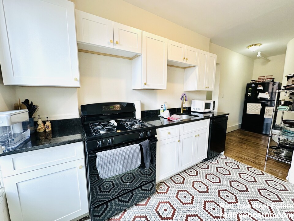 466 Park Dr in Boston, MA - Building Photo