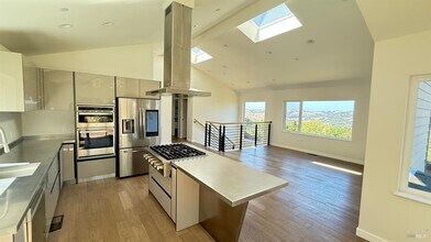 221 El Toyonal in Orinda, CA - Building Photo - Building Photo
