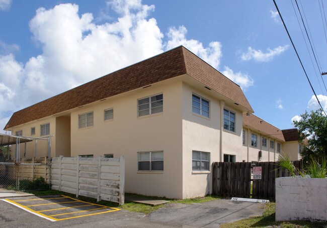 1400 NE 50th Ct in Oakland Park, FL - Foto de edificio - Building Photo