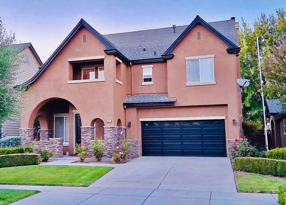 1911 Morning Glory Dr in Hollister, CA - Building Photo