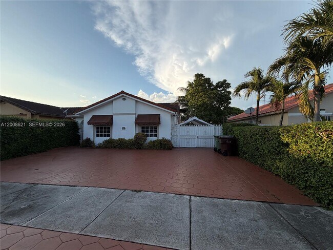 3159 W 73rd Pl in Hialeah, FL - Building Photo - Building Photo