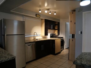 2304 N Monitor Ave in Chicago, IL - Building Photo - Building Photo