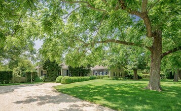 265 Mecox Road in Water Mill, NY - Building Photo - Building Photo