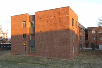 Stratford Village in Roanoke, VA - Building Photo - Building Photo