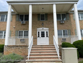 39 Manchester Ct in Freehold, NJ - Building Photo - Building Photo