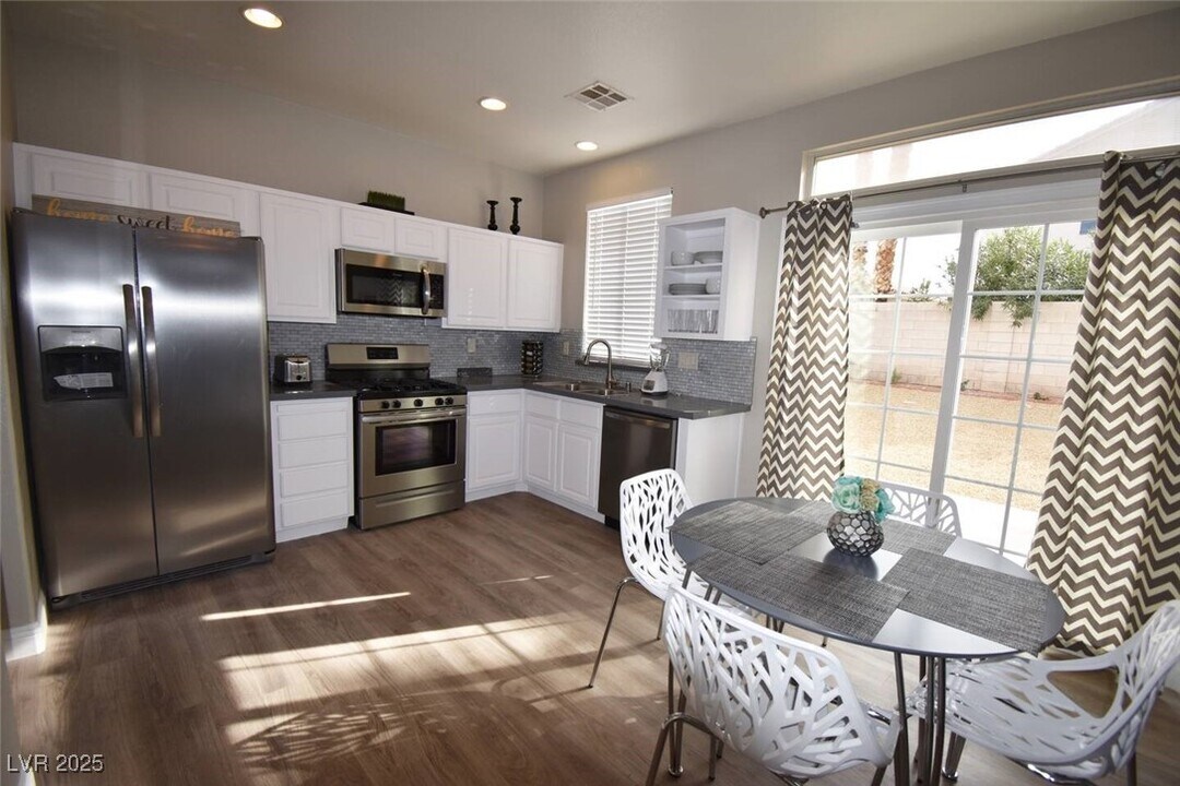 1029 Sweeping Vine Ave in Las Vegas, NV - Building Photo