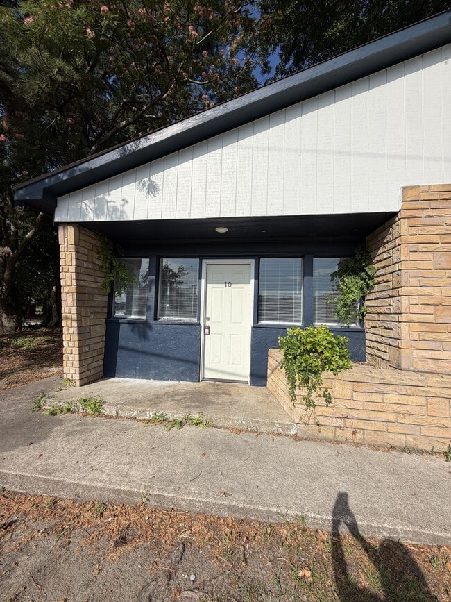 property at 3690 US-17