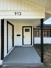 913 Sunset Dr in Pasadena, TX - Building Photo - Building Photo